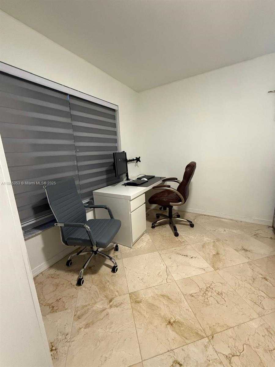 Small Image of 233 EAST FOREST OAK CIR, Davie Number 8