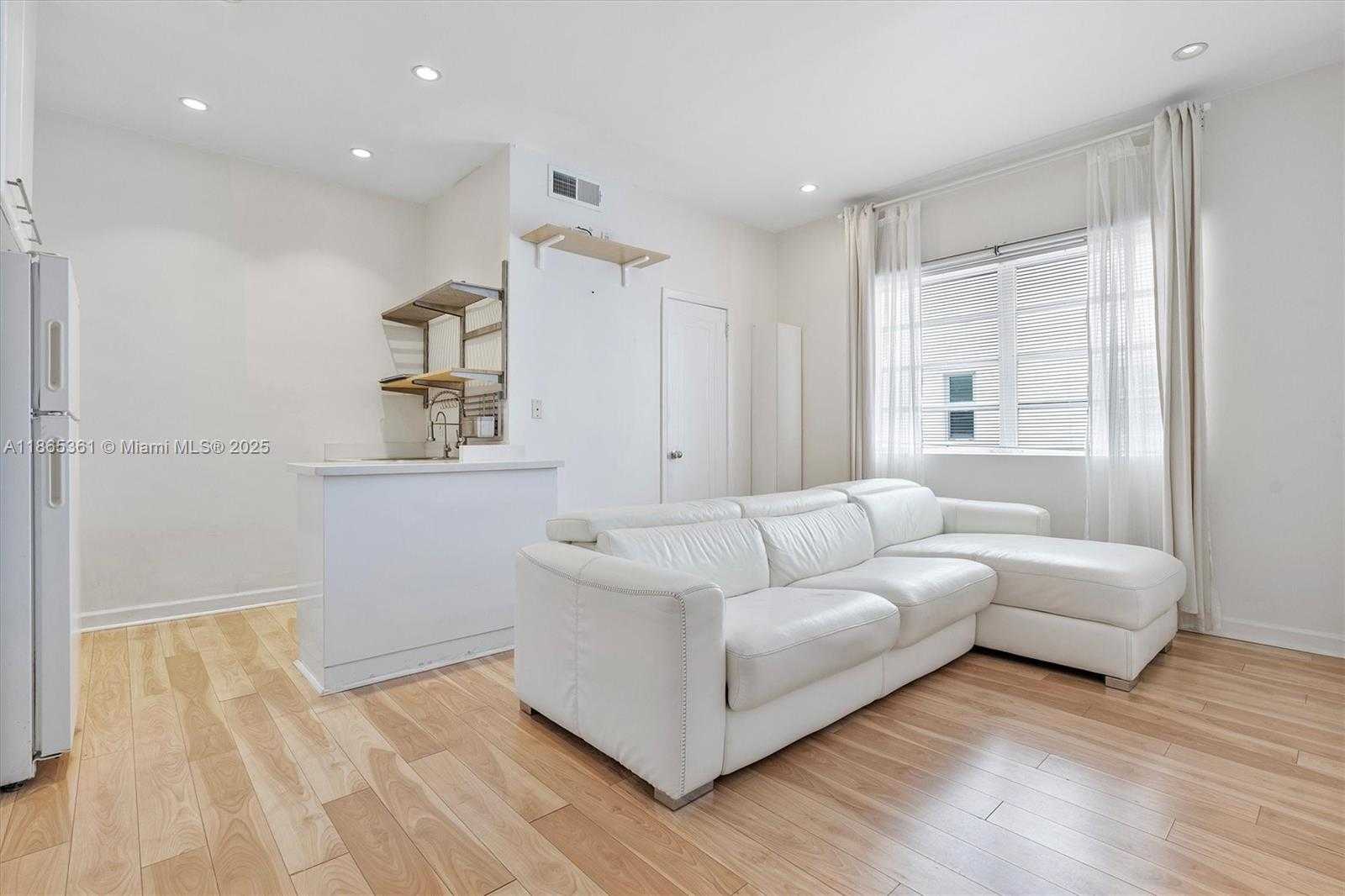 Small Image of 1211 PENNSYLVANIA AVE #E1, Miami Beach Number 3
