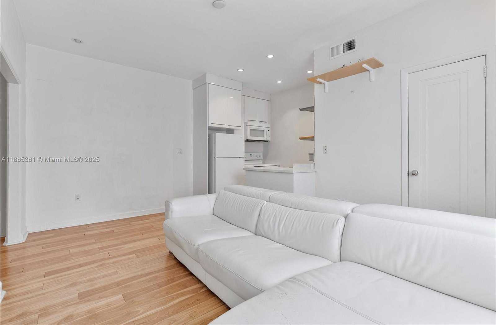 Small Image of 1211 PENNSYLVANIA AVE #E1, Miami Beach Number 4