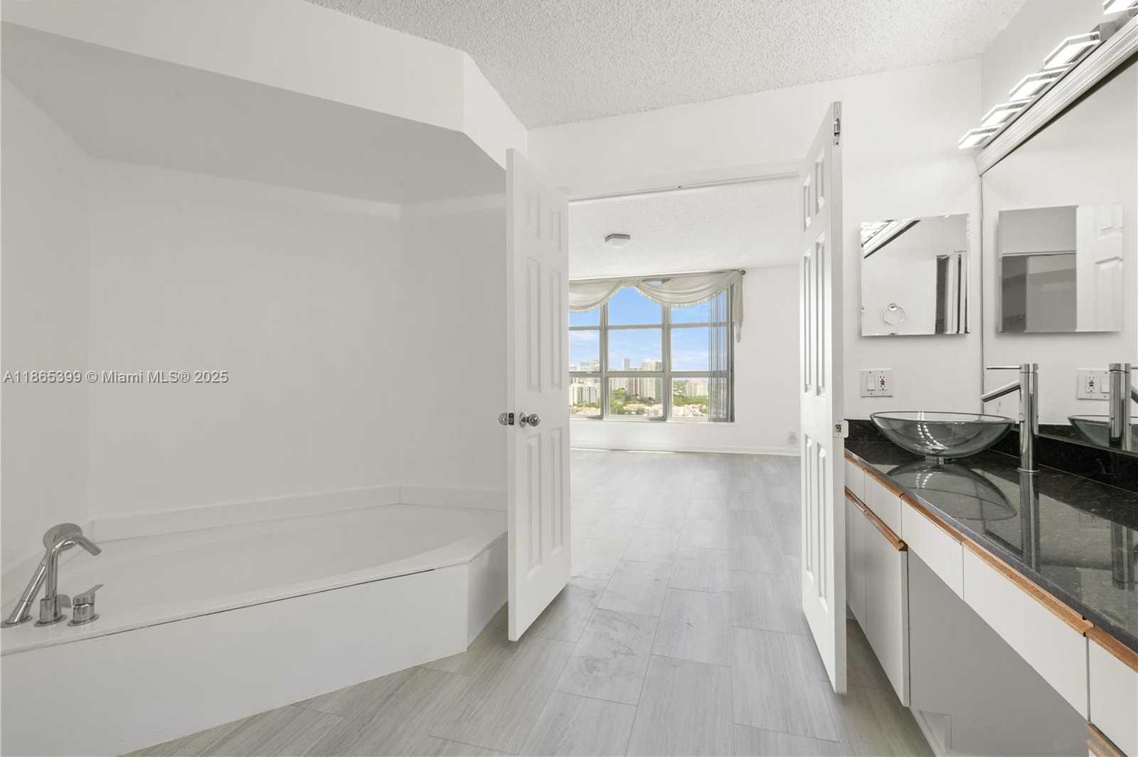 Small Image of 3530 MYSTIC POINTE DR #3206, Aventura Number 12