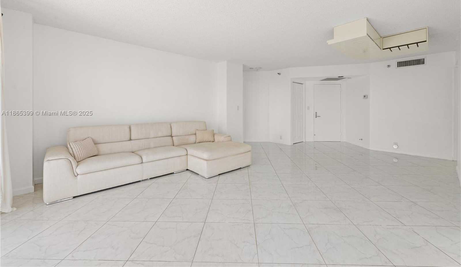 Small Image of 3530 MYSTIC POINTE DR #3206, Aventura Number 2