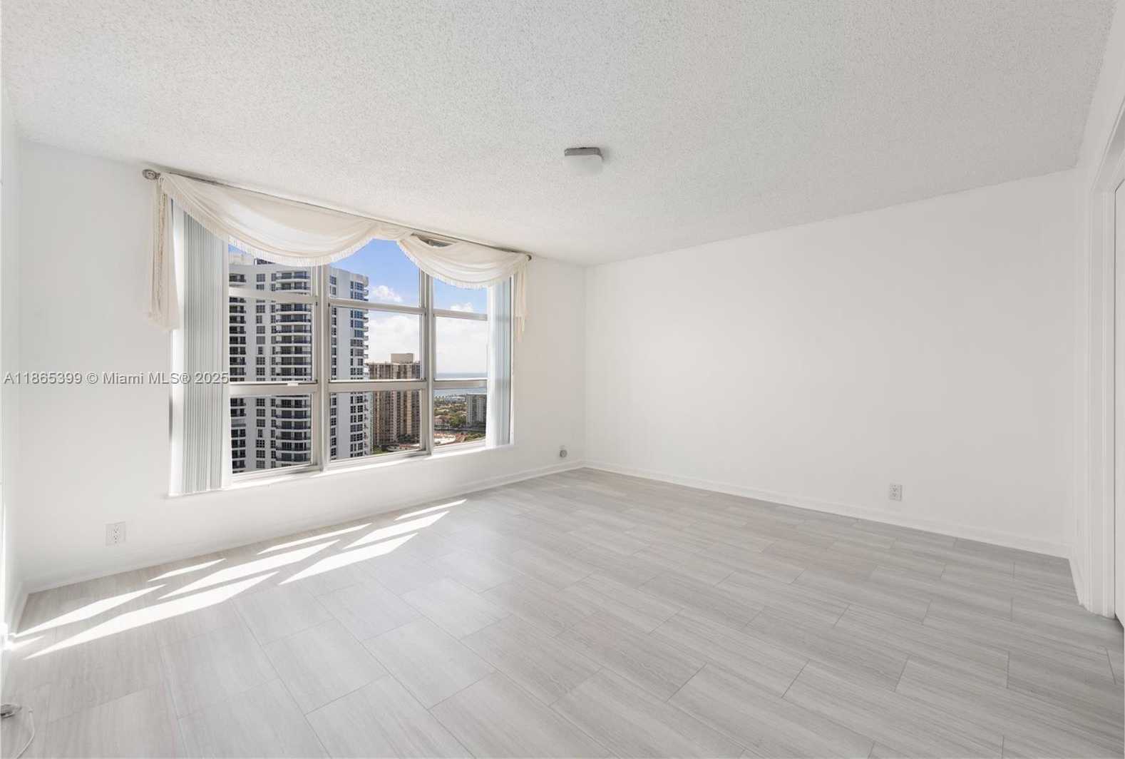 Small Image of 3530 MYSTIC POINTE DR #3206, Aventura Number 5