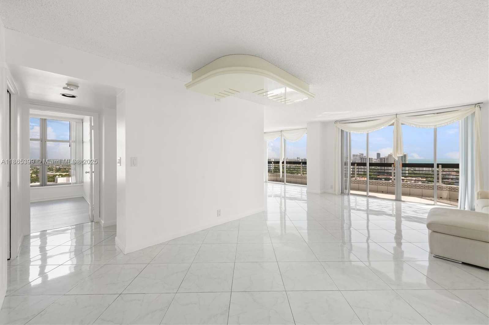 Small Image of 3530 MYSTIC POINTE DR #3206, Aventura Number 7