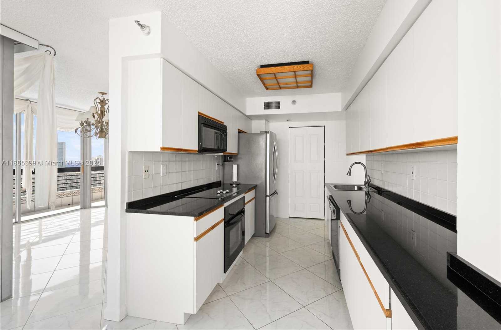 Small Image of 3530 MYSTIC POINTE DR #3206, Aventura Number 9