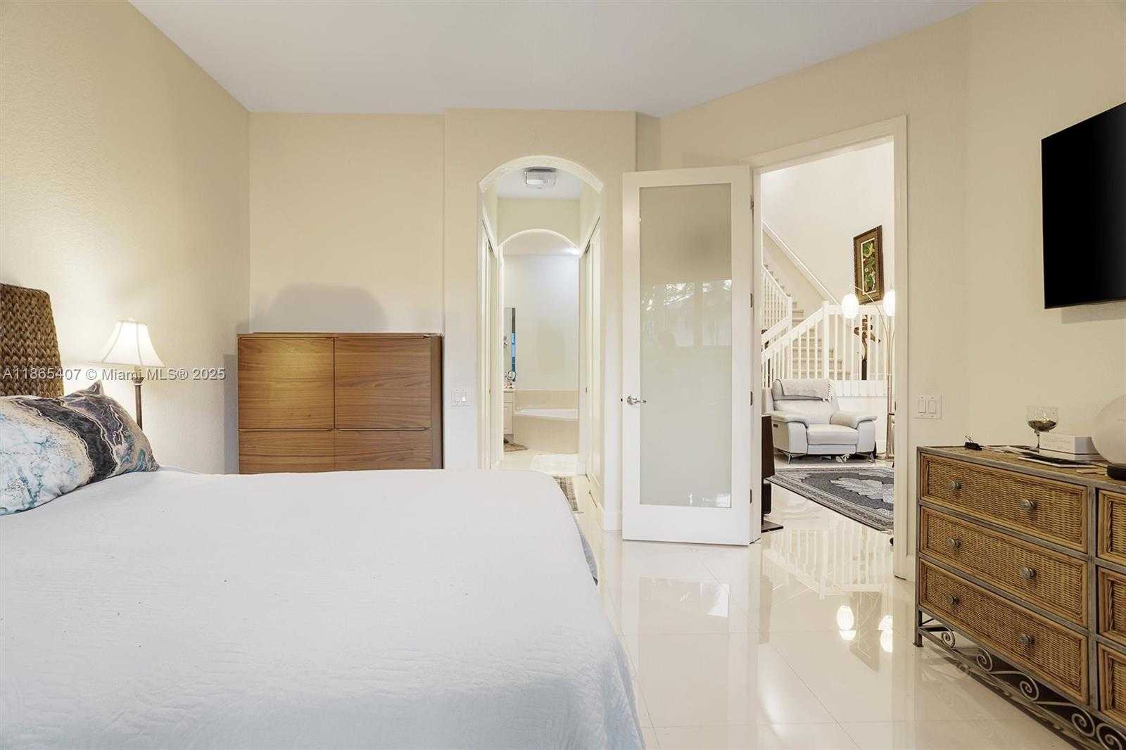 Small Image of 1384 HARBOR VIEW W, Hollywood Number 31