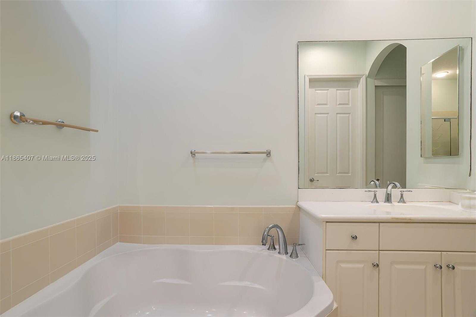 Small Image of 1384 HARBOR VIEW W, Hollywood Number 33