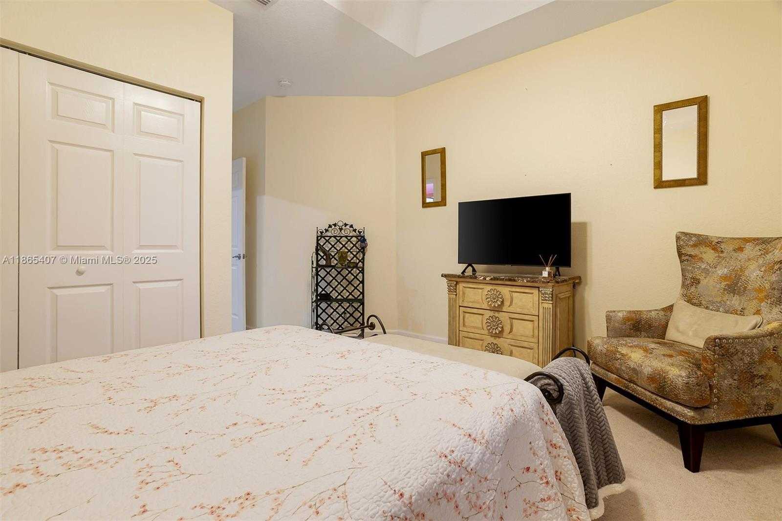 Small Image of 1384 HARBOR VIEW W, Hollywood Number 37