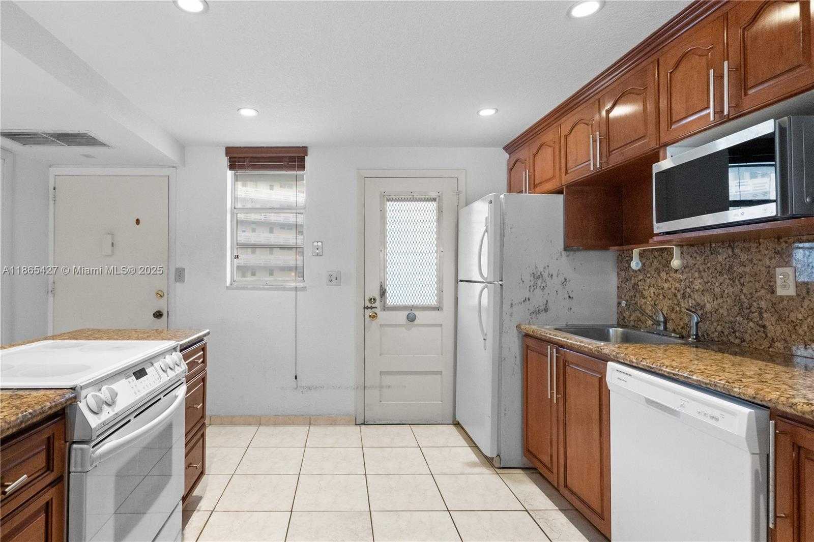 Small Image of 3030 MARCOS DR #T203, Aventura Number 2