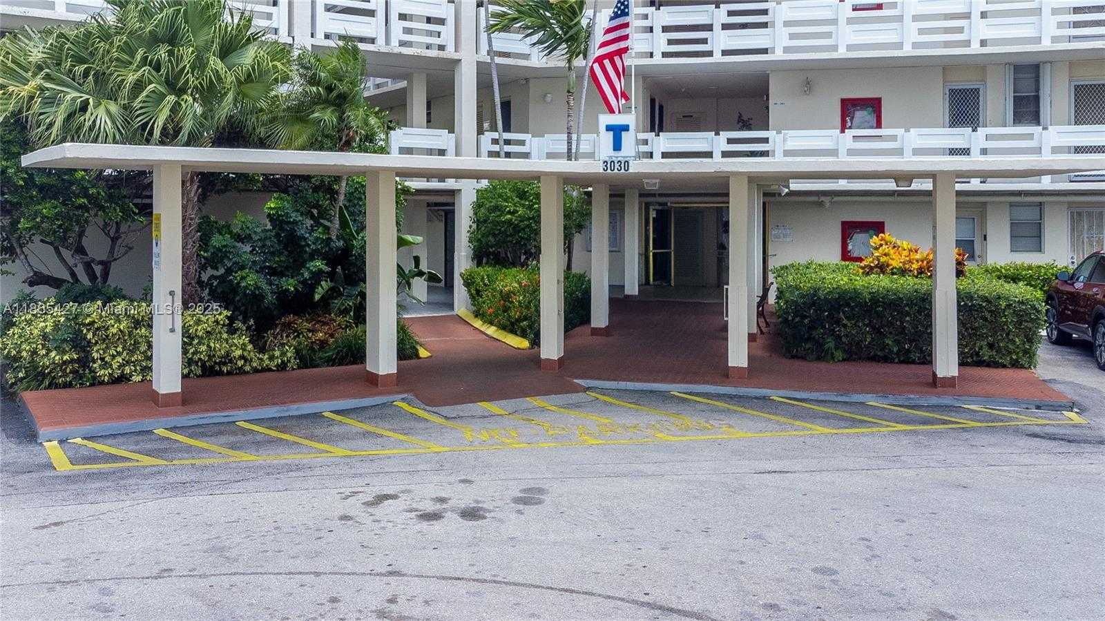 Small Image of 3030 MARCOS DR #T203, Aventura Number 28
