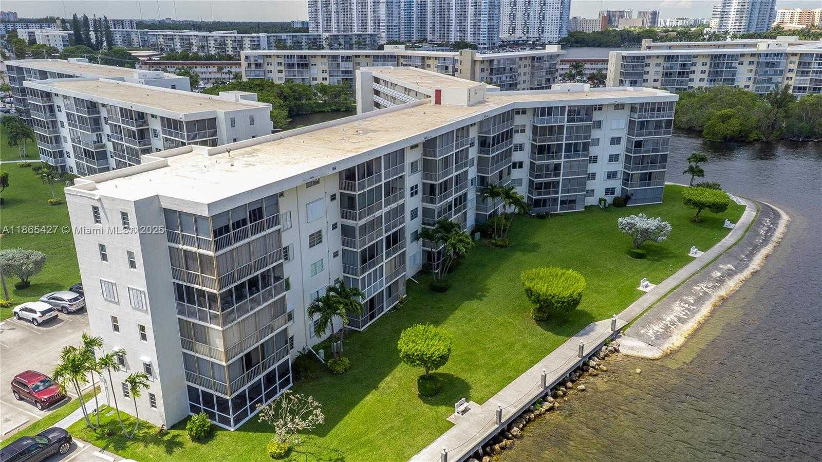 Small Image of 3030 MARCOS DR #T203, Aventura Number 36