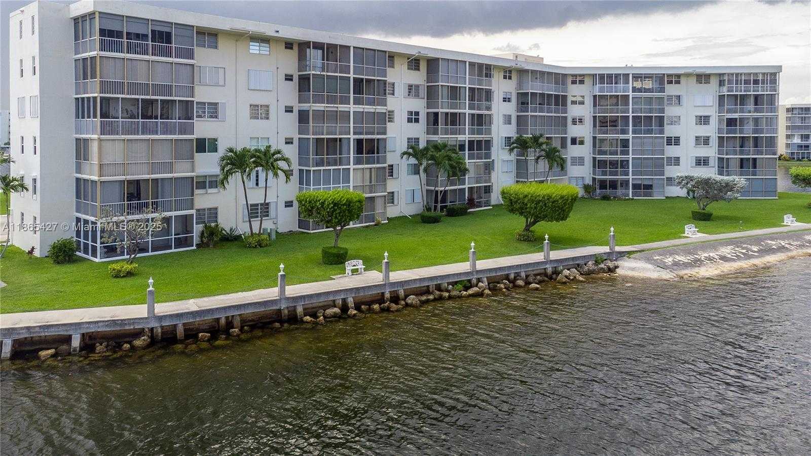 Small Image of 3030 MARCOS DR #T203, Aventura Number 37