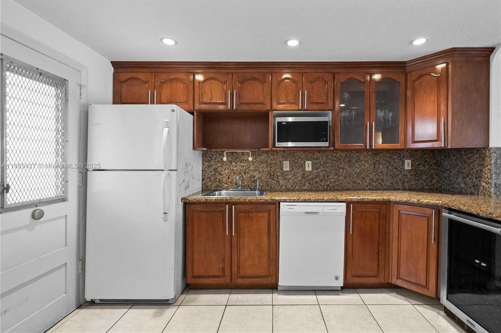 Small Image of 3030 MARCOS DR #T203, Aventura Number 5