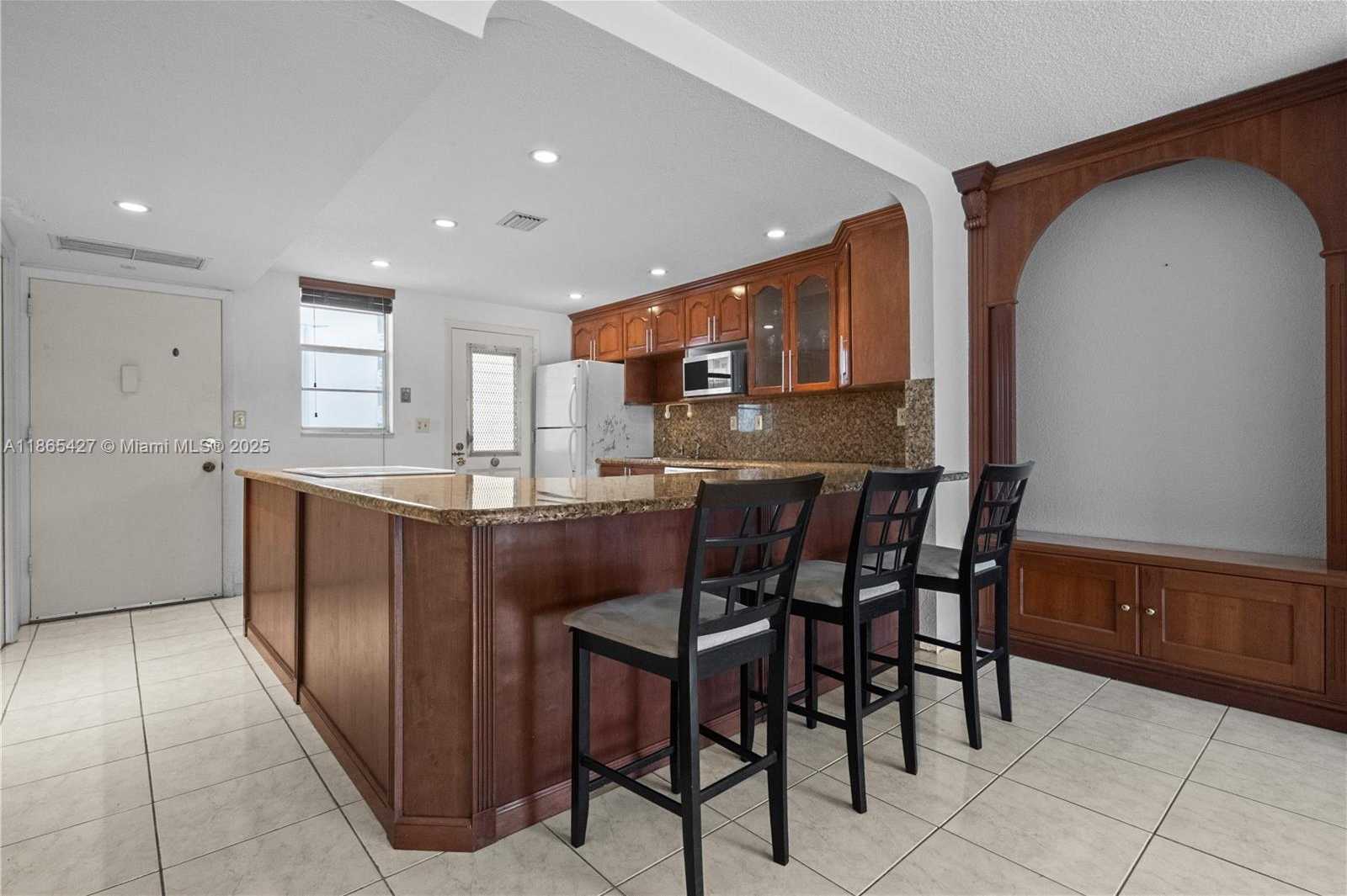 Small Image of 3030 MARCOS DR #T203, Aventura Number 7