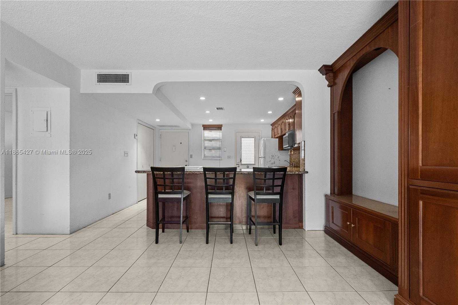 Small Image of 3030 MARCOS DR #T203, Aventura Number 8