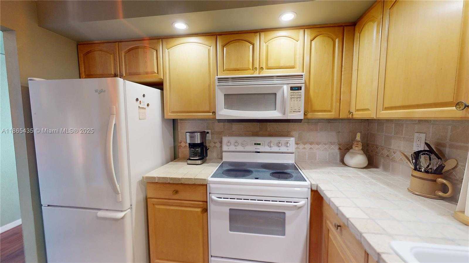 Small Image of 600 THREE ISLANDS BLVD #607, Hallandale Beach Number 16