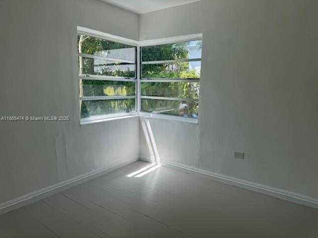 Small Image of 1258 MARSEILLE DR #2, Miami Beach Number 2