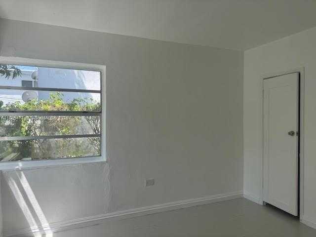 Small Image of 1258 MARSEILLE DR #2, Miami Beach Number 3