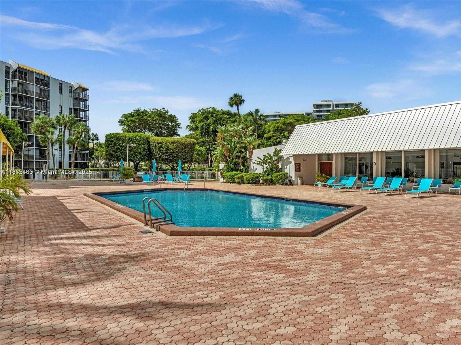 Small Image of 20500 E Country Club Dr, Aventura, FL 33180, USA Number 3