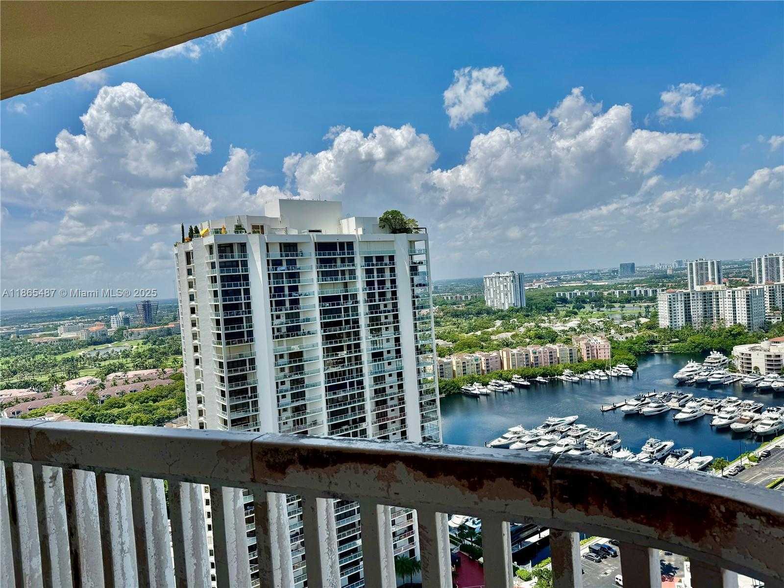 Small Image of 19355 TURNBERRY WAY #26C, Aventura Number 3