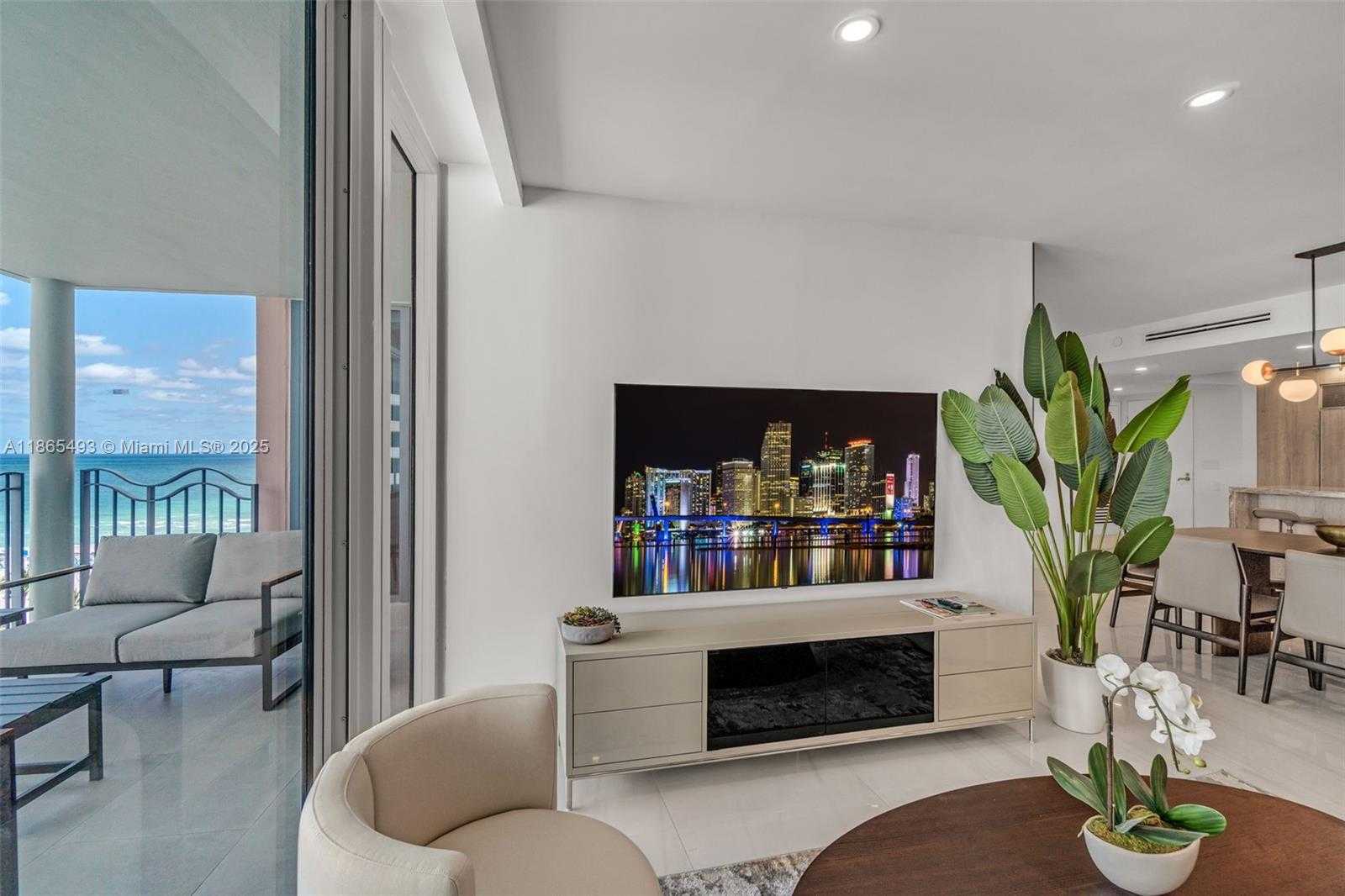Small Image of 1500 OCEAN DRIVE #1003, Miami Beach Number 10