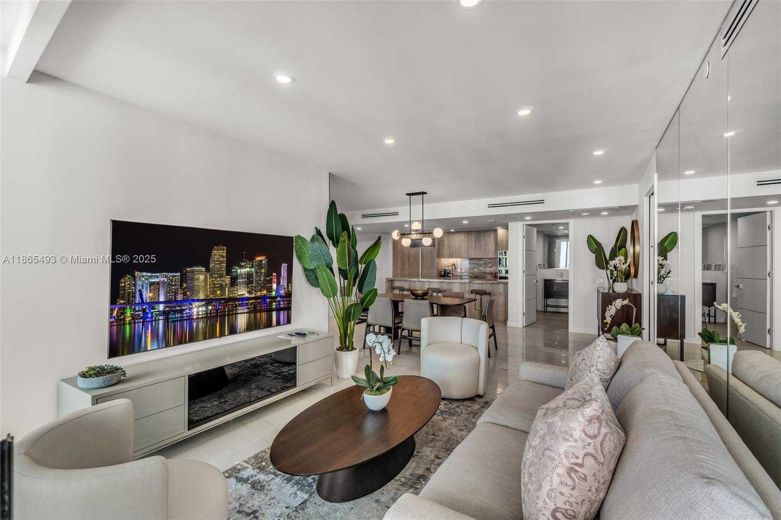 Small Image of 1500 OCEAN DRIVE #1003, Miami Beach Number 11