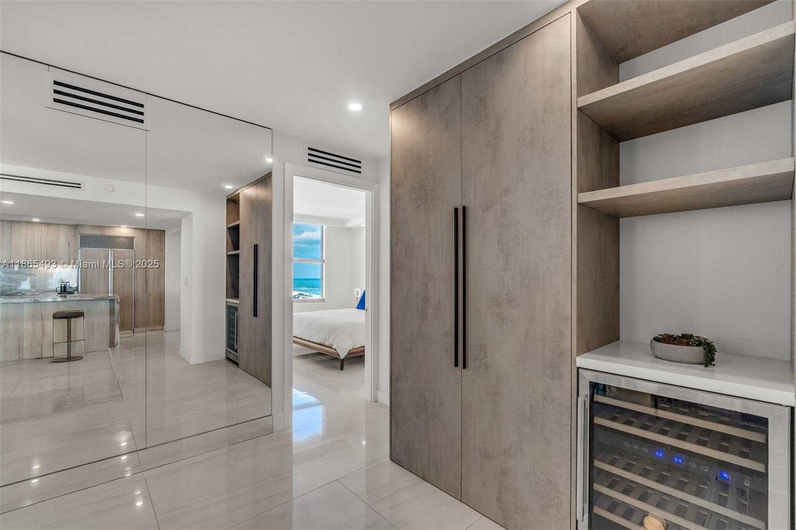 Small Image of 1500 OCEAN DRIVE #1003, Miami Beach Number 12