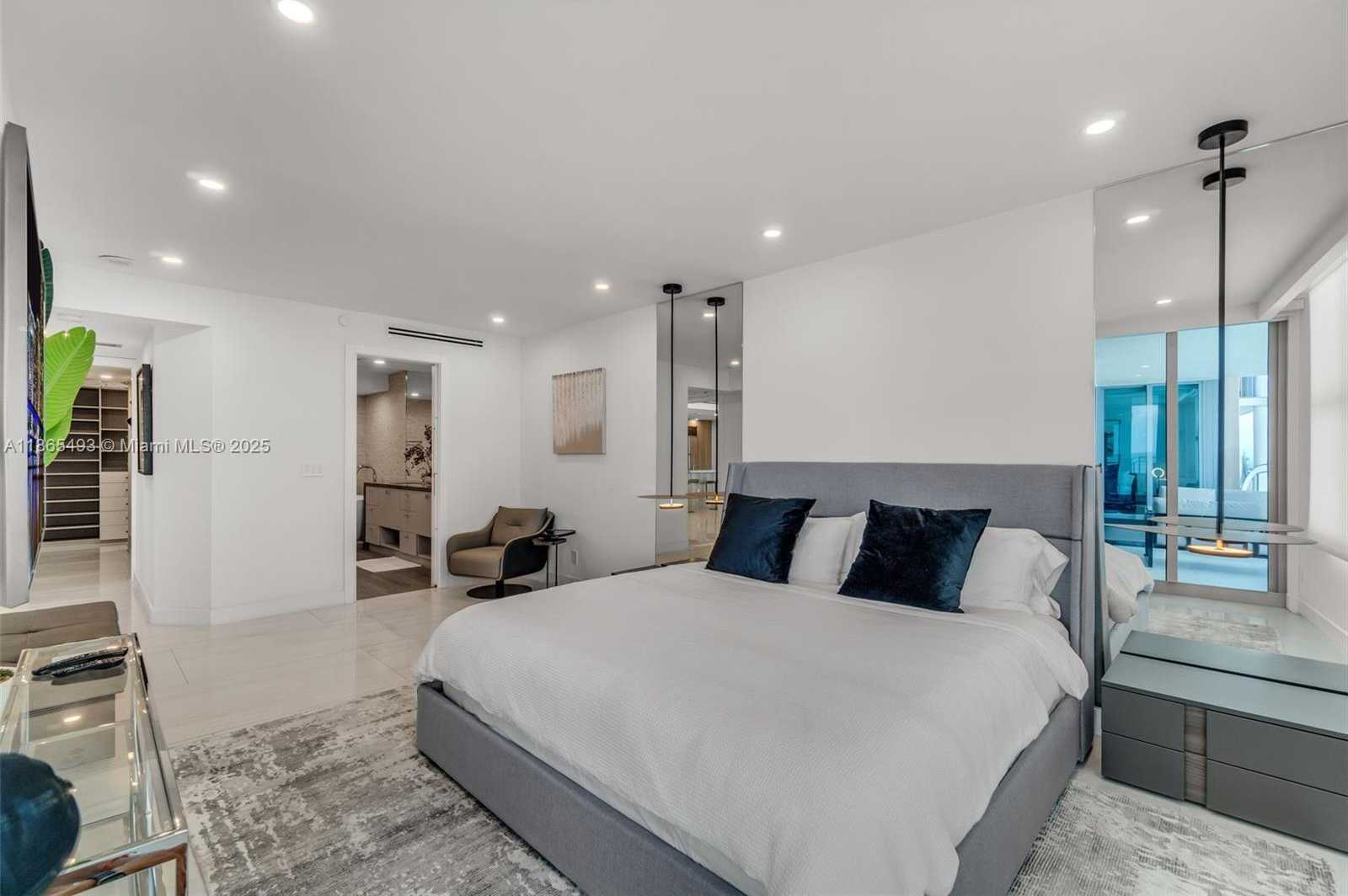 Small Image of 1500 OCEAN DRIVE #1003, Miami Beach Number 17