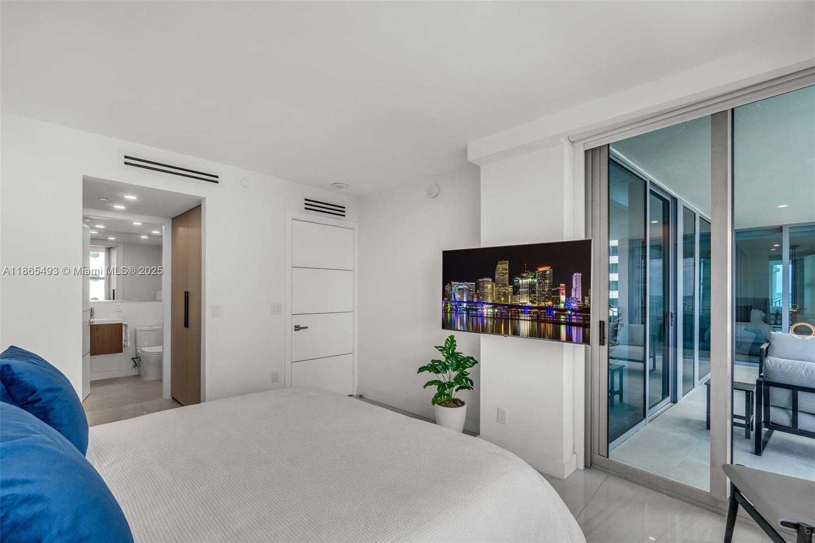 Small Image of 1500 OCEAN DRIVE #1003, Miami Beach Number 22