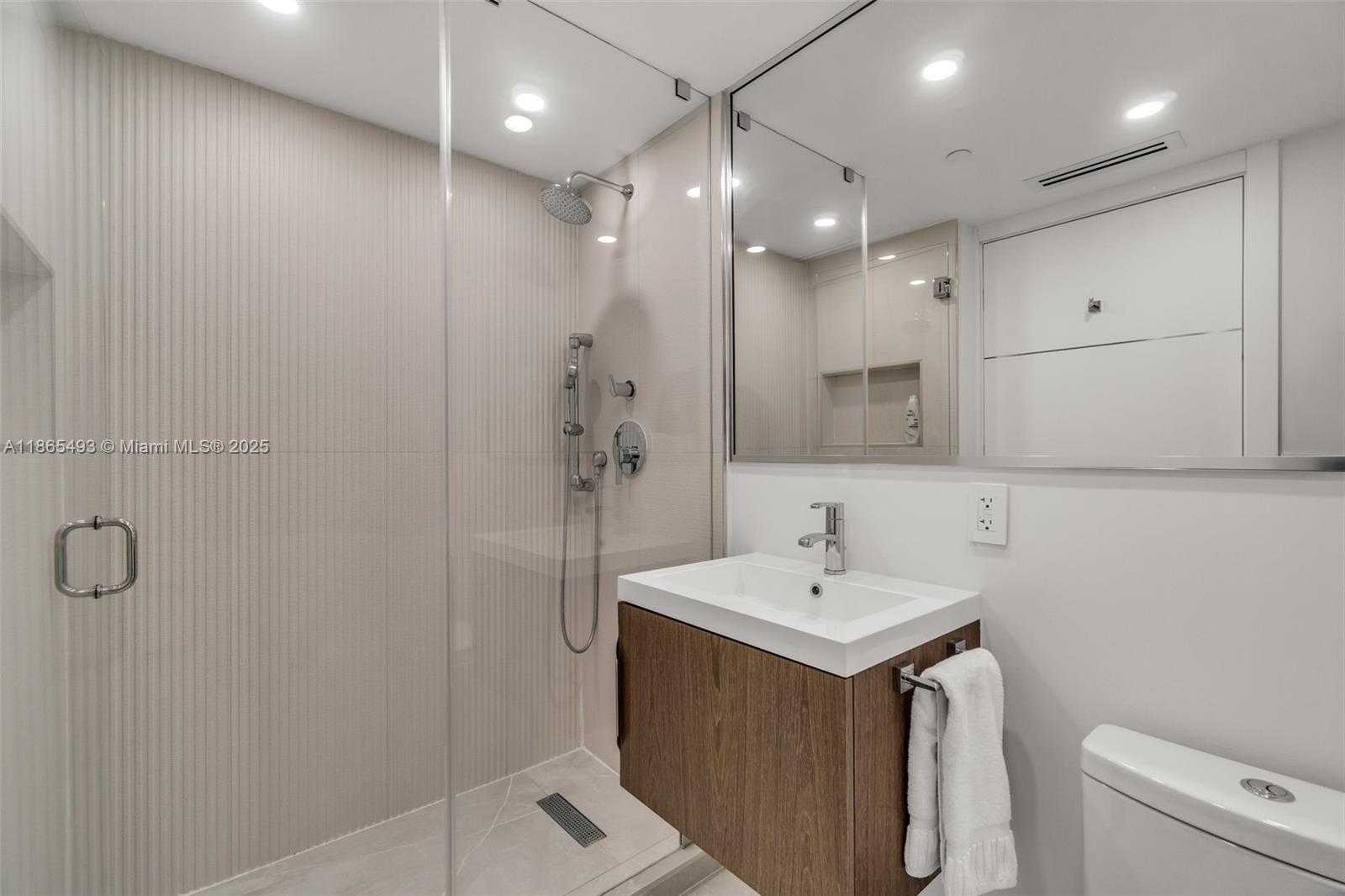 Small Image of 1500 OCEAN DRIVE #1003, Miami Beach Number 23