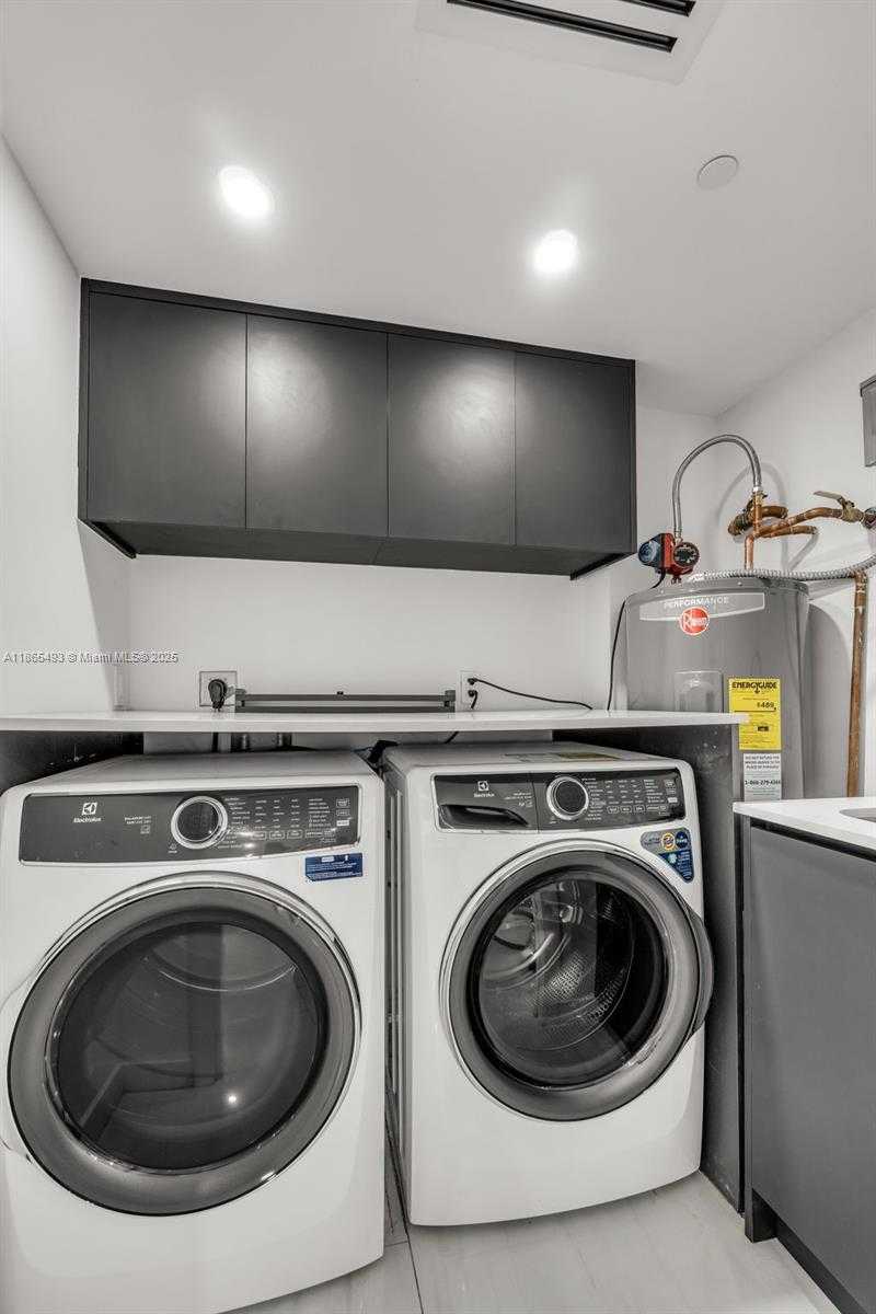 Small Image of 1500 OCEAN DRIVE #1003, Miami Beach Number 25