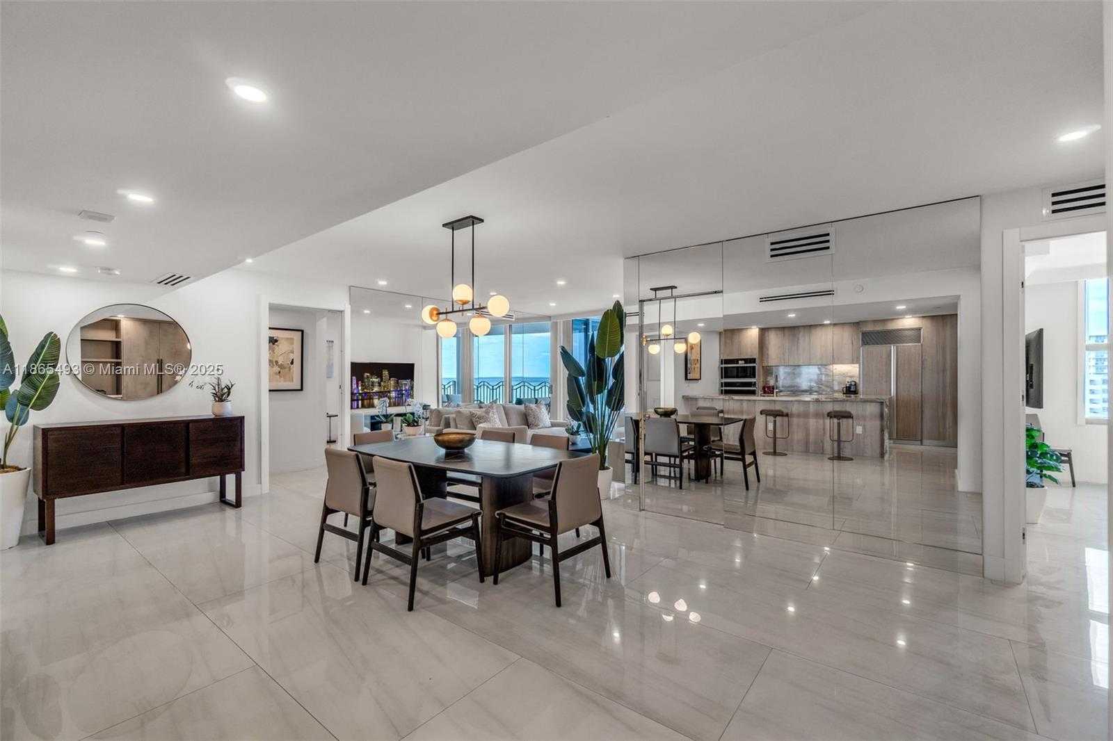 Small Image of 1500 OCEAN DRIVE #1003, Miami Beach Number 4