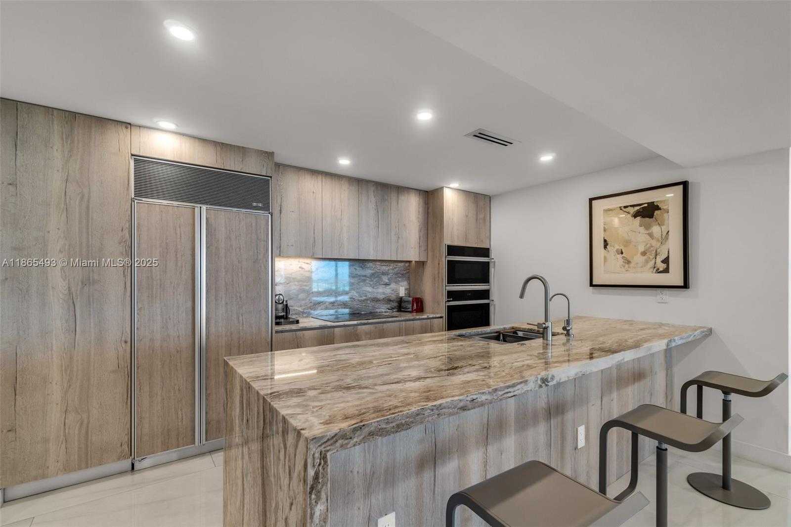 Small Image of 1500 OCEAN DRIVE #1003, Miami Beach Number 6
