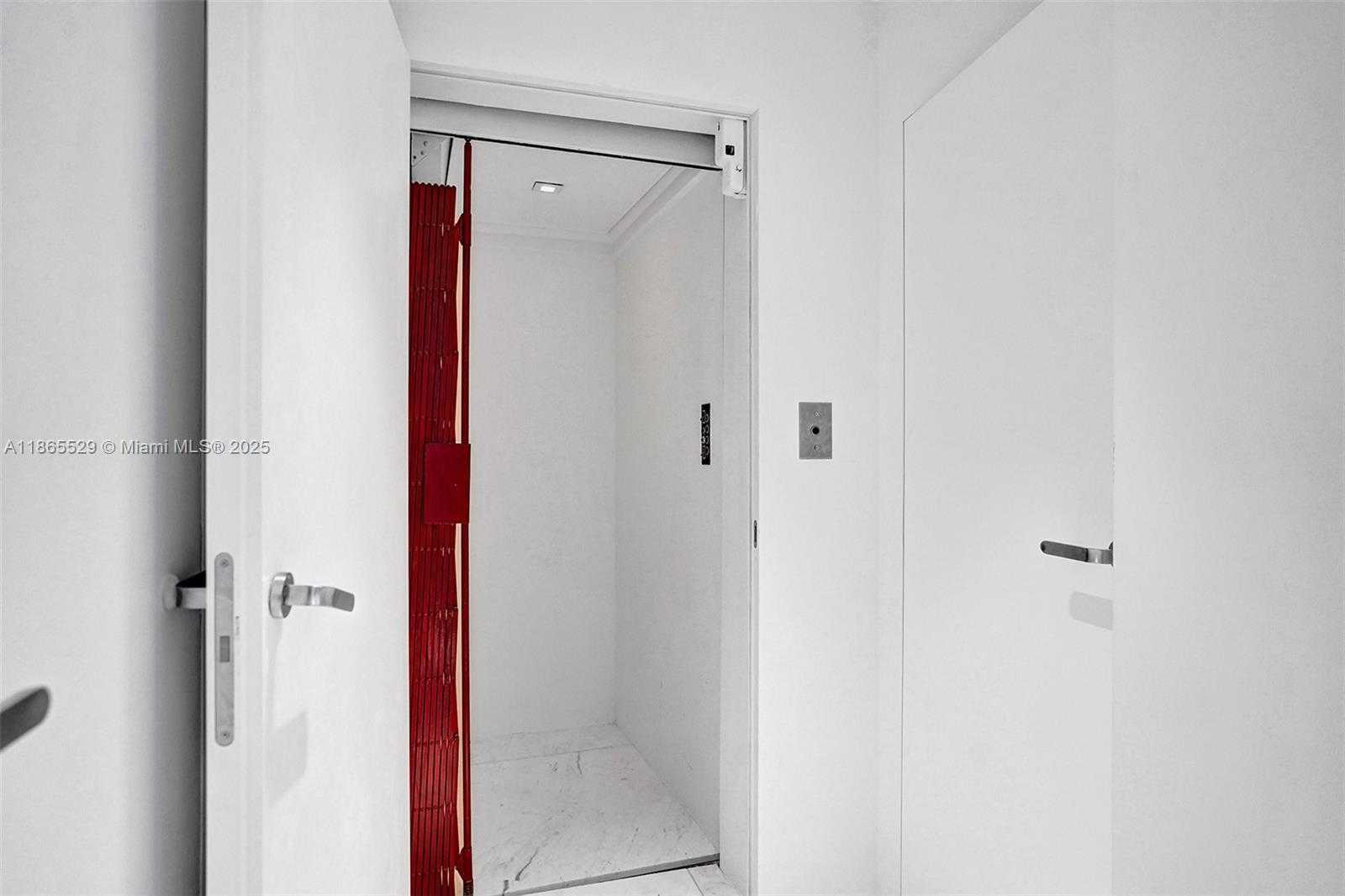 Small Image of 1000 VENETIAN WAY #TH101, Miami Number 12