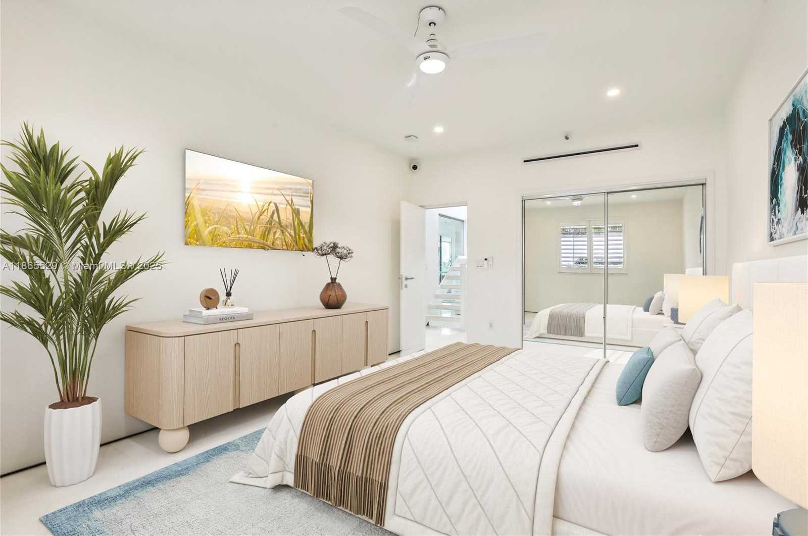 Small Image of 1000 VENETIAN WAY #TH101, Miami Number 14
