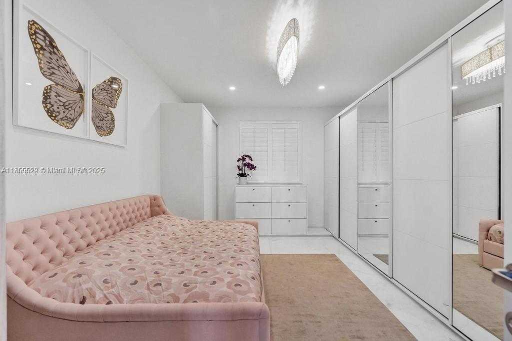 Small Image of 1000 VENETIAN WAY #TH101, Miami Number 15