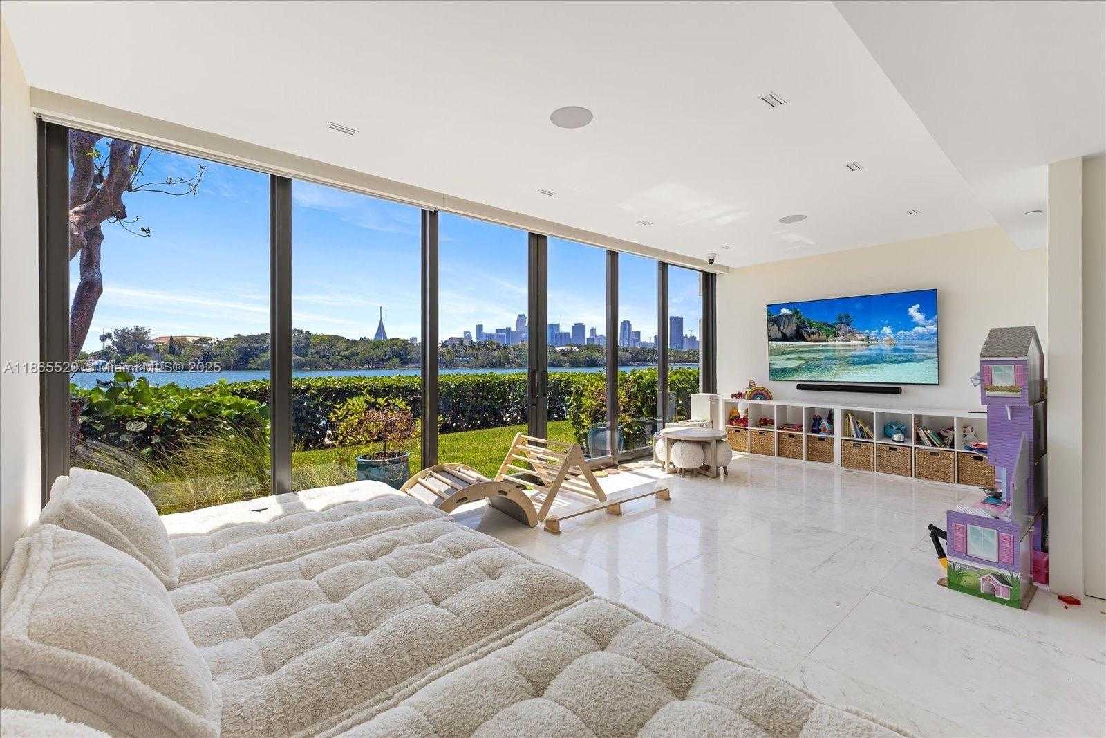 Small Image of 1000 VENETIAN WAY #TH101, Miami Number 16