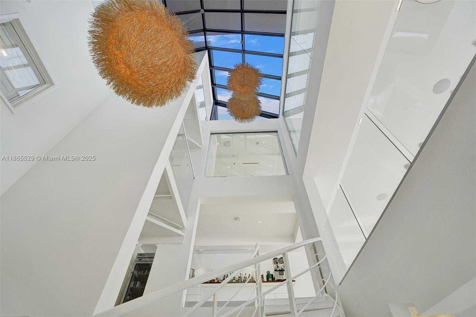 Small Image of 1000 VENETIAN WAY #TH101, Miami Number 3