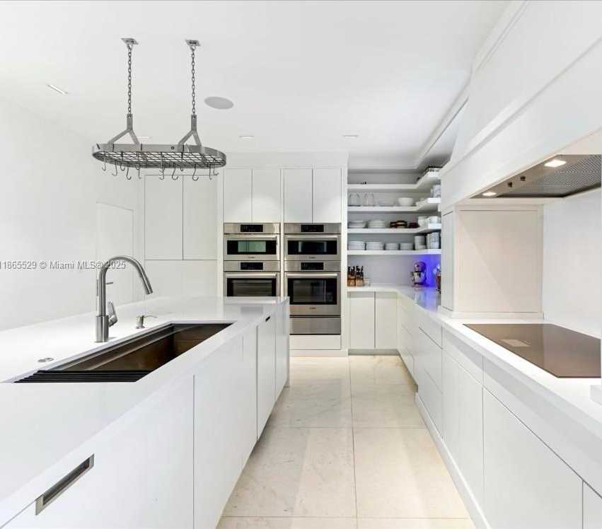 Small Image of 1000 VENETIAN WAY #TH101, Miami Number 8