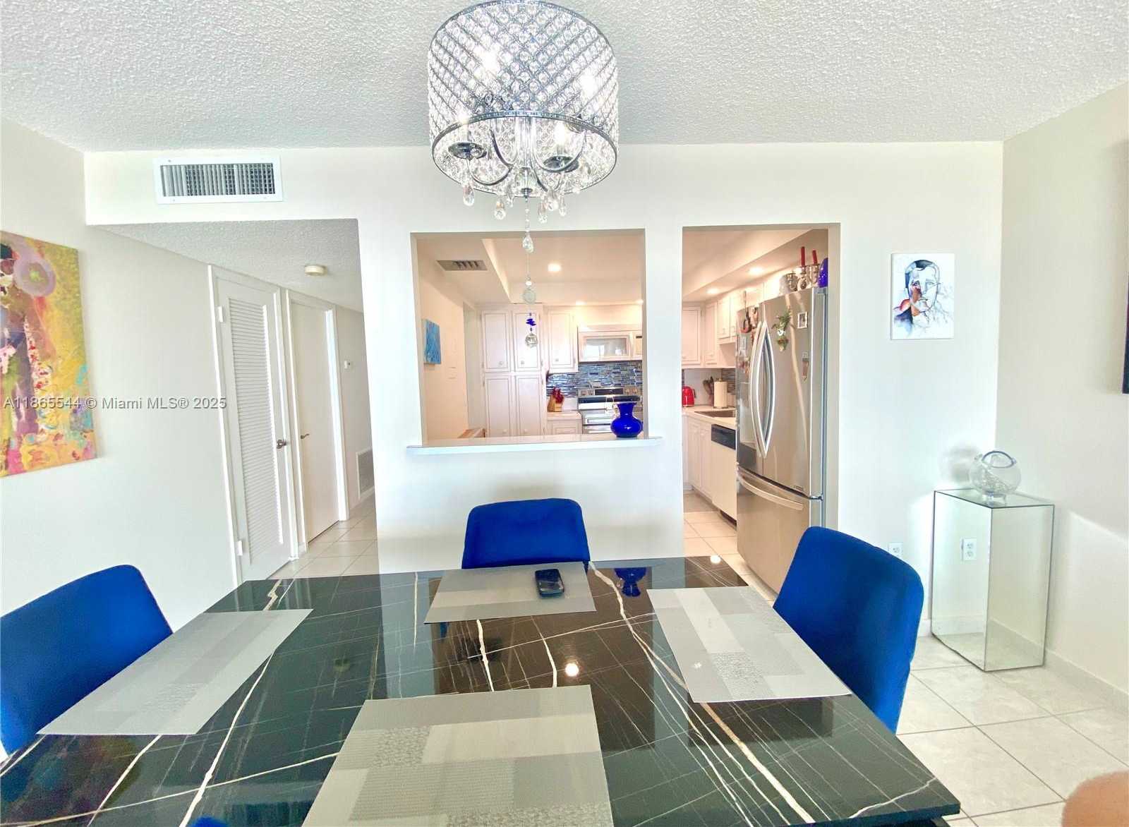 Small Image of Aventura Number 11