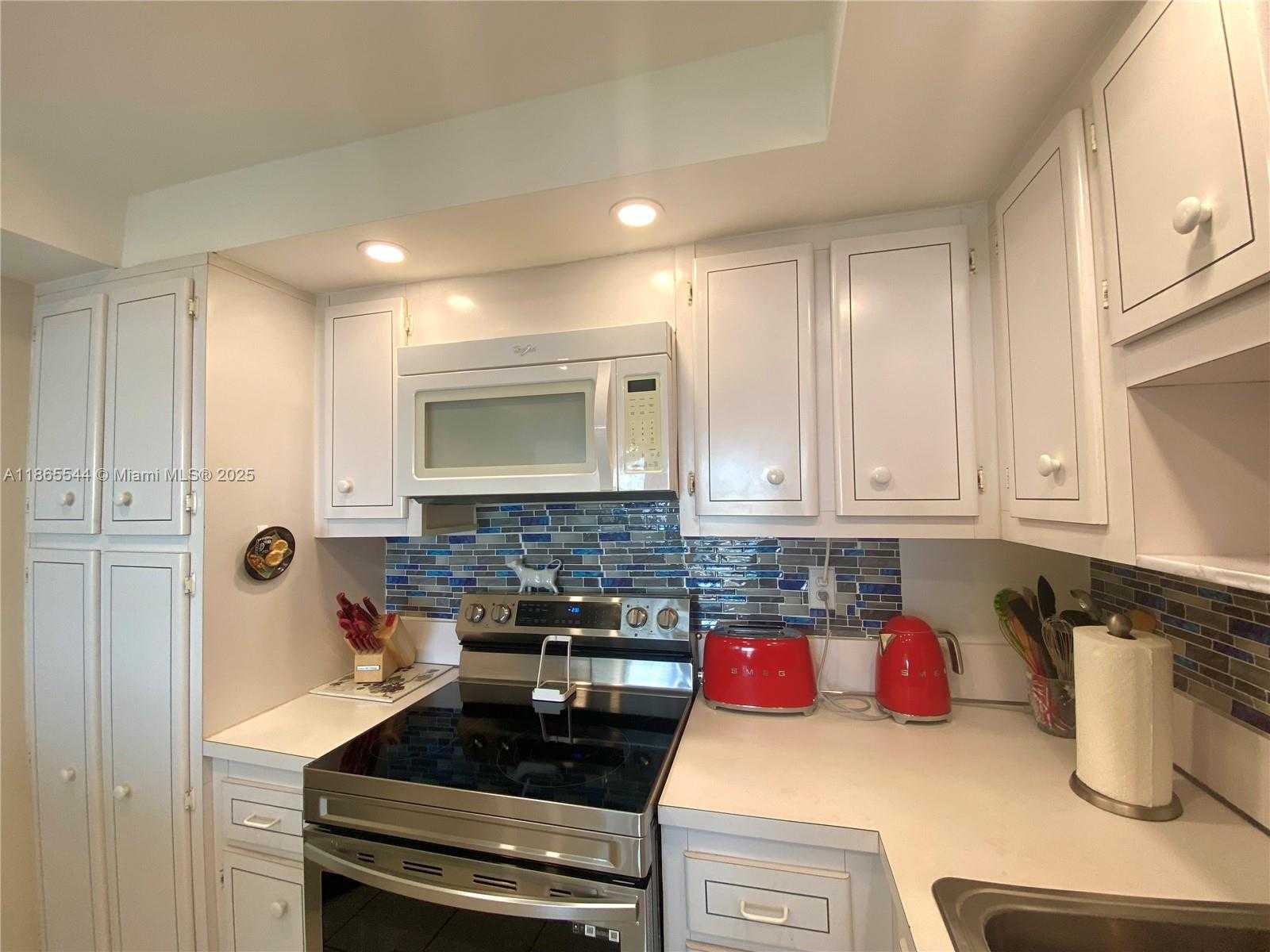 Small Image of Aventura Number 14