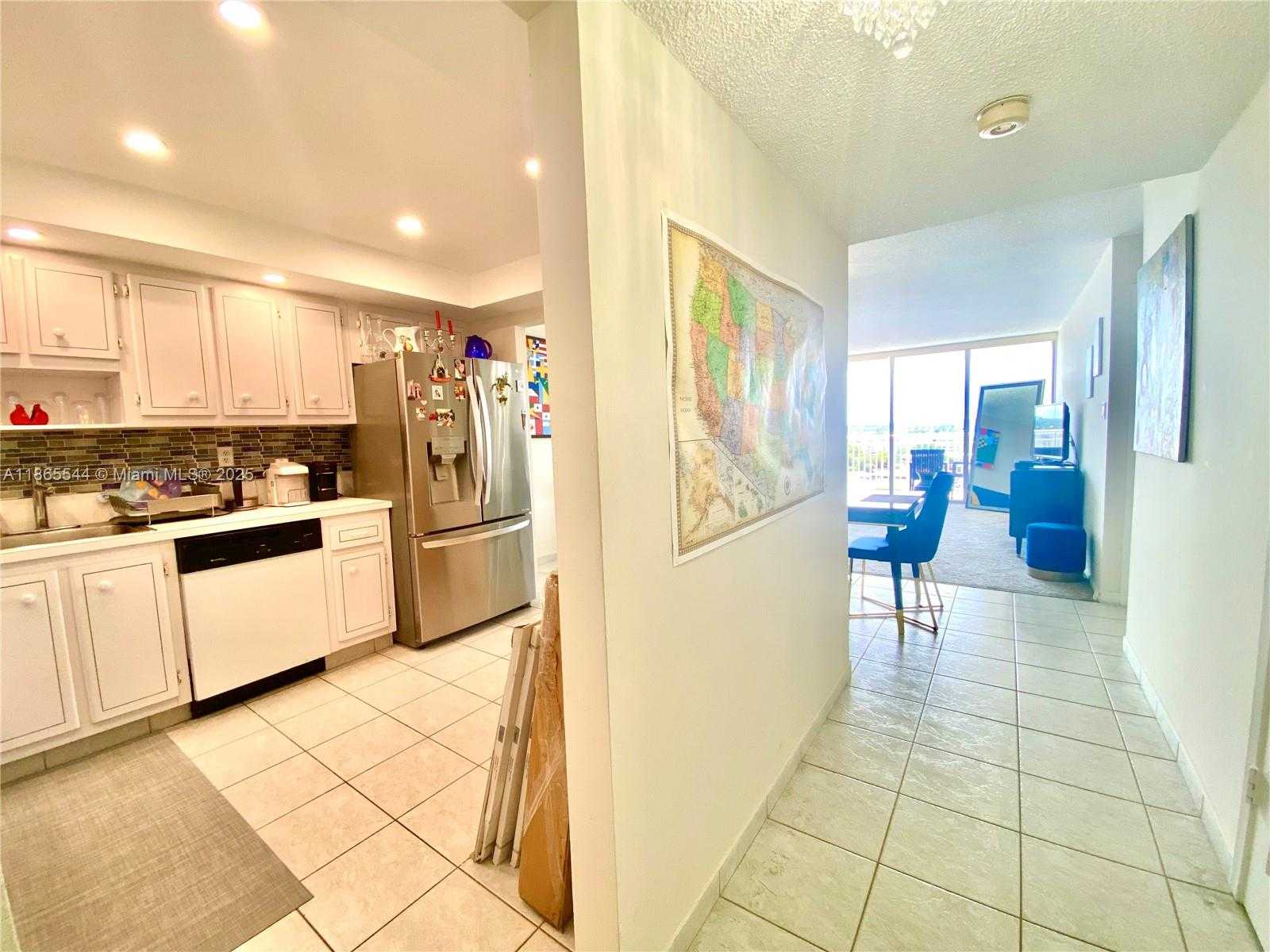 Small Image of Aventura Number 15