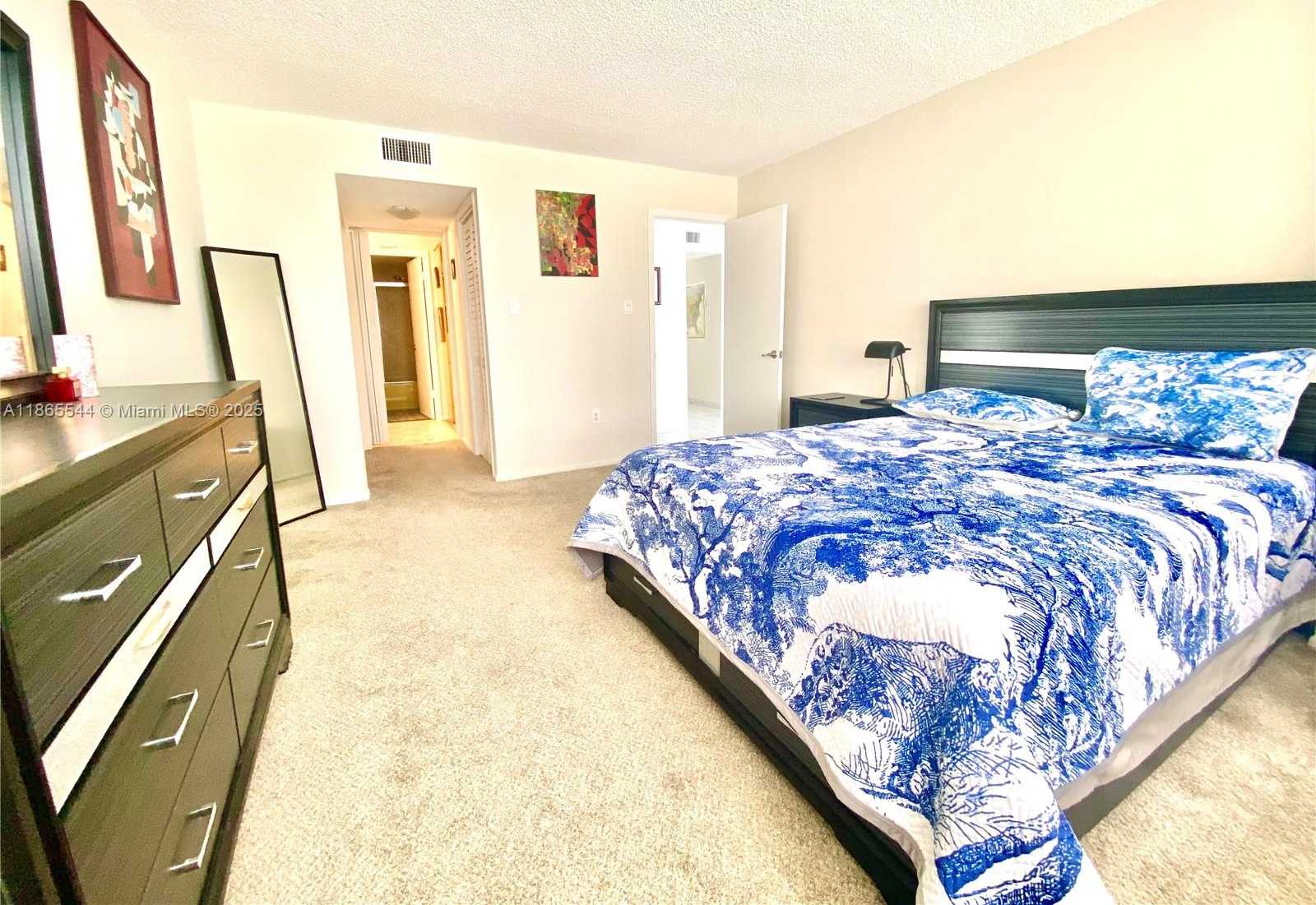 Small Image of Aventura Number 17