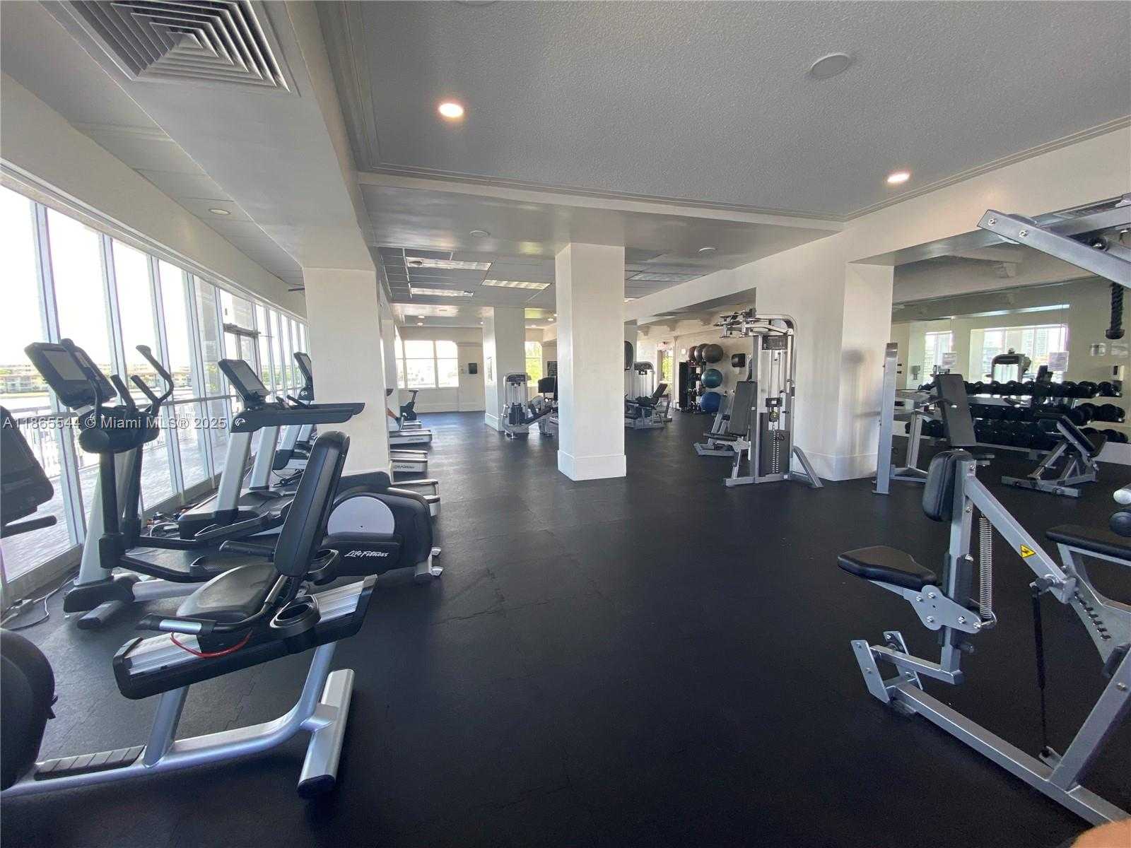 Small Image of Aventura Number 35