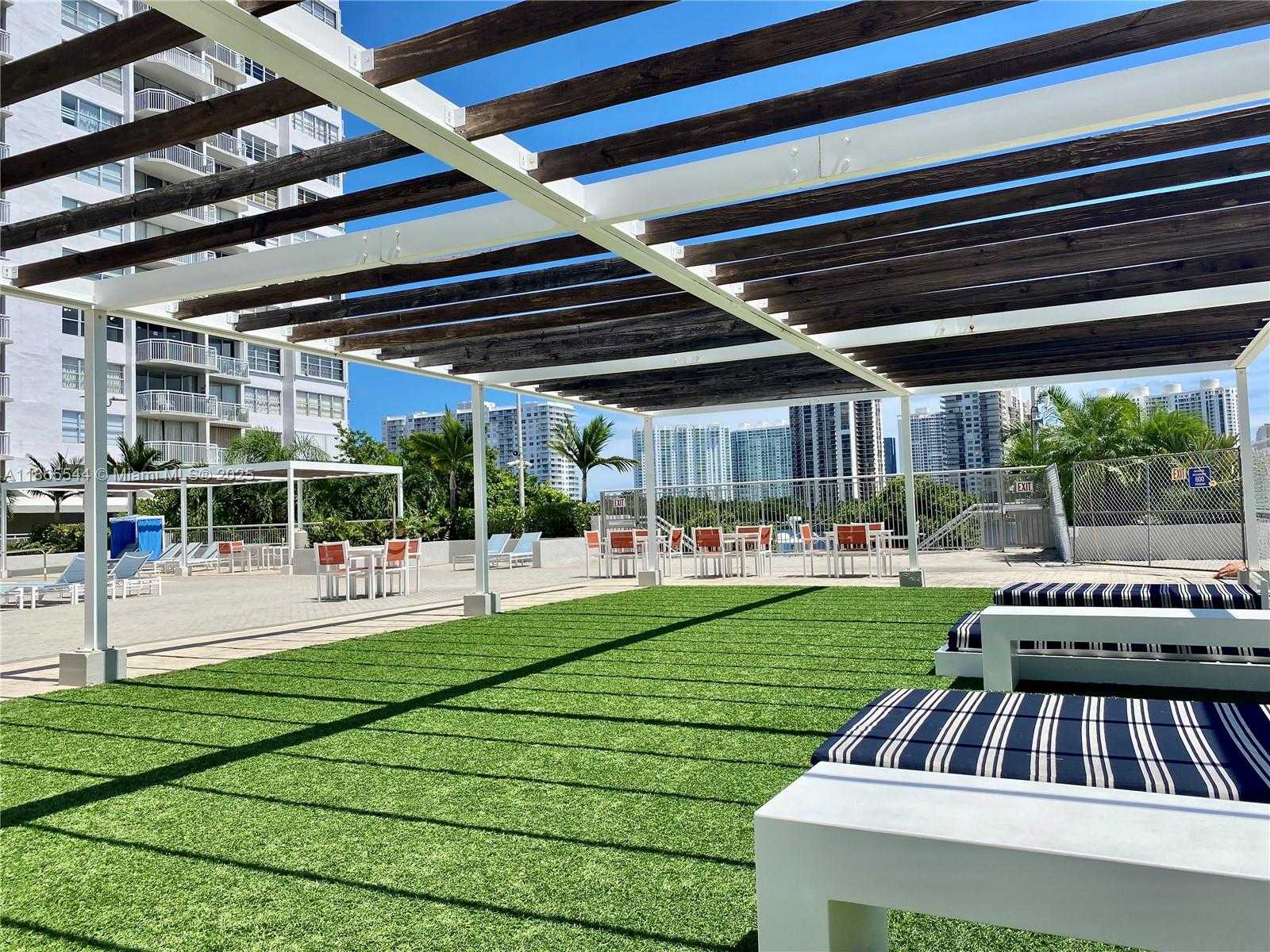 Small Image of Aventura Number 36