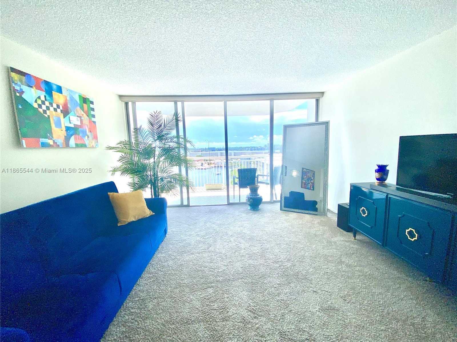 Small Image of Aventura Number 7