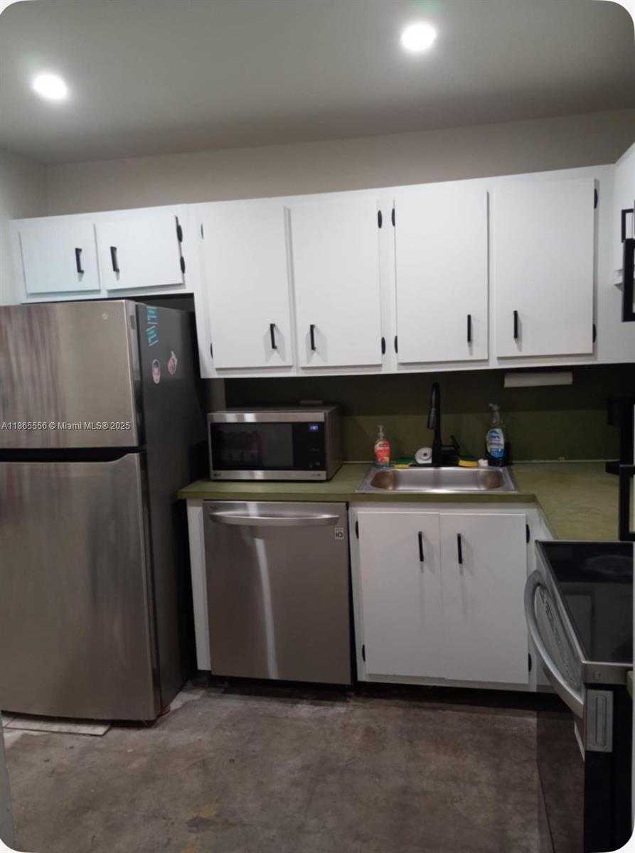 Small Image of 3100 HOLIDAY SPRINGS BLVD #107, Margate Number 4