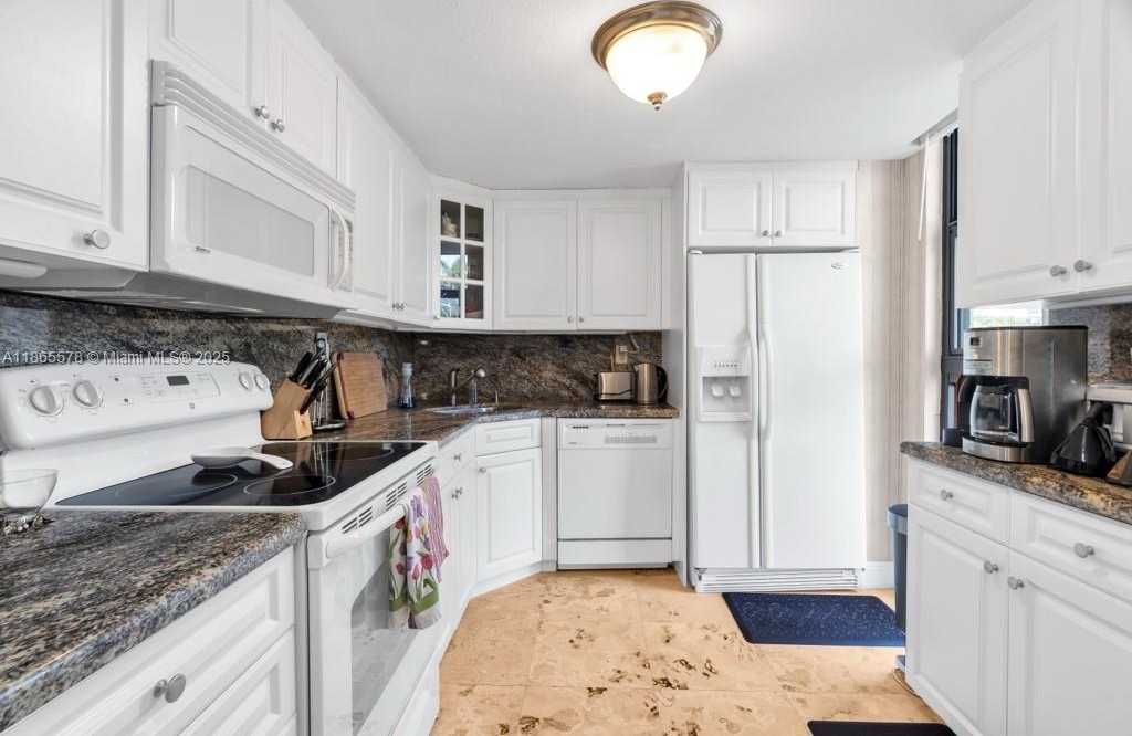 Small Image of 1200 SOUTH FLAGLER DR #206, West Palm Beach Number 21