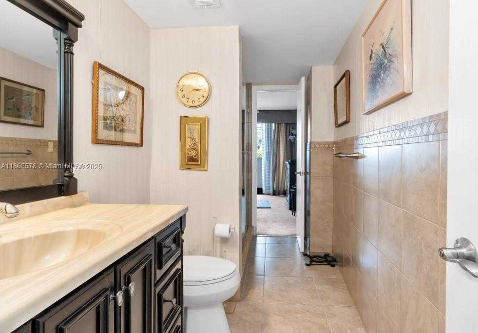 Small Image of 1200 SOUTH FLAGLER DR #206, West Palm Beach Number 3