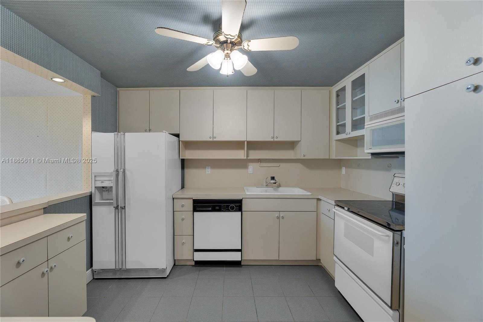 Small Image of 1901 BRICKELL AVE #B1912, Miami Number 14