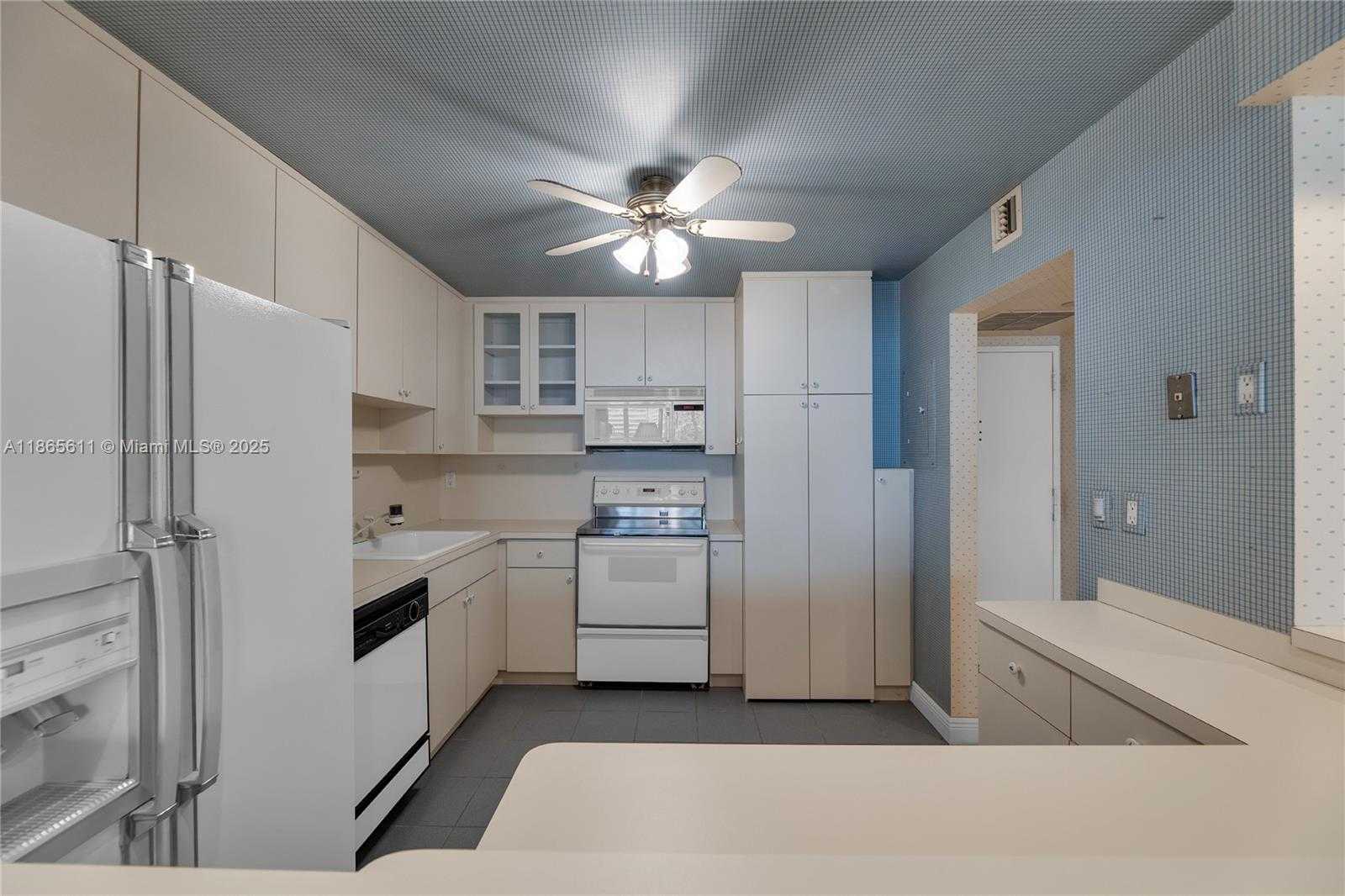 Small Image of 1901 BRICKELL AVE #B1912, Miami Number 15